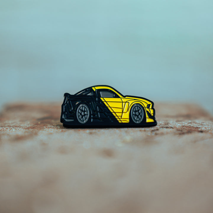 Mustang Pin [ Yellow ]