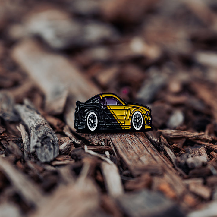 Mustang Pin [ Yellow ]